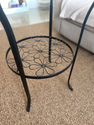 Mesa auxiliar redonda Ikea cristal y metal
