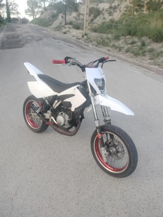 Beta RRT Supermotard Blanca y roja