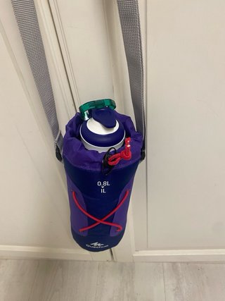 Botella Morada con Funda Isotérmica
