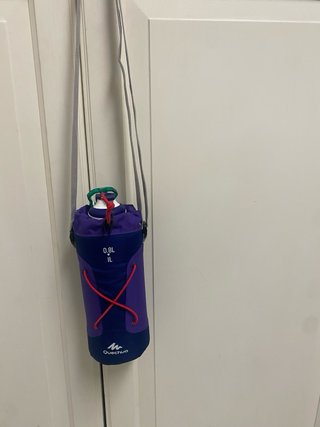 Botella Morada con Funda Isotérmica