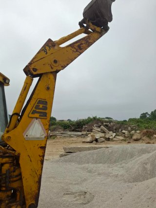 Retroescavadora JCB 3CX - 1995