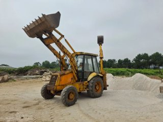 Retroescavadora JCB 3CX - 1995