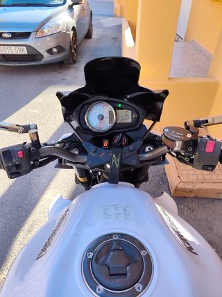 Kawasaki Z750 Naked Blanca y Negra