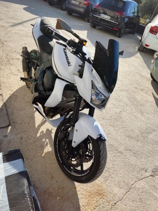 Kawasaki Z750 Naked Blanca y Negra