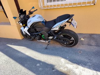 Kawasaki Z750 Naked Blanca y Negra