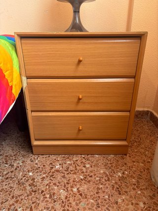Mesita de noche de madera