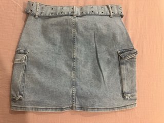 Falda vaquera cargo con cinturón Talla L