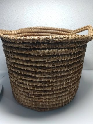 Cesta vintage redonda con asas