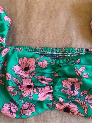 Top Zara M satinado verde rosa