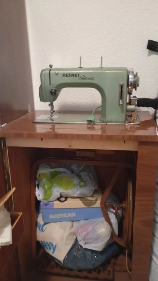 Máquina de coser Refrey Preferida