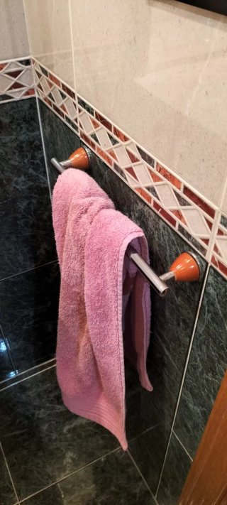 Mueble de baño de madera y cristal