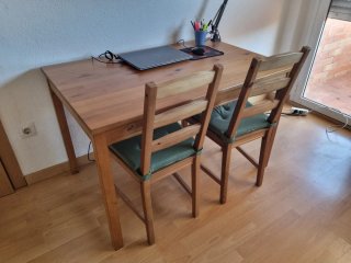 Conjunto mesa y 4 sillas madera