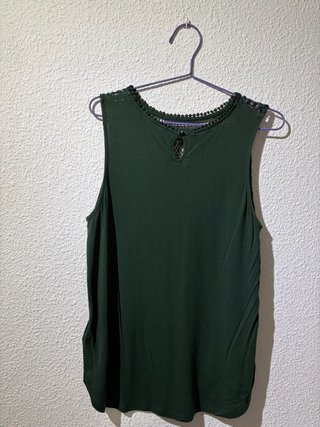 Camiseta verde con encaje
