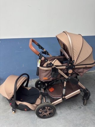 Cochecito de bebé con silla de coche
