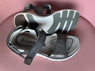 Sandalias Allrounder plateadas talla 38