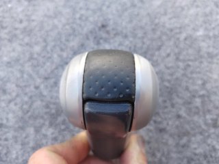 Pomo de cuero Nissan qashqai automático 2010