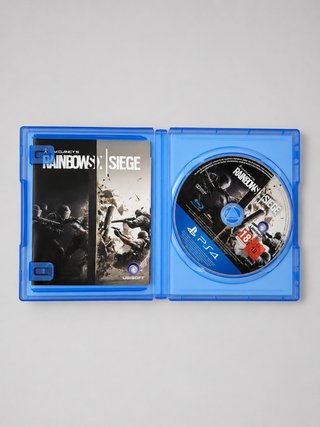 PS4 500GB con 4 juegos y cable
