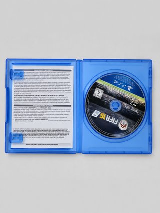 PS4 500GB con 4 juegos y cable