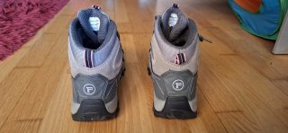 Botas de trekking impermeables grises y rosas