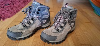 Botas de trekking impermeables grises y rosas