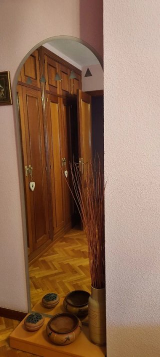 Specchio per camera da letto in legno e vetro