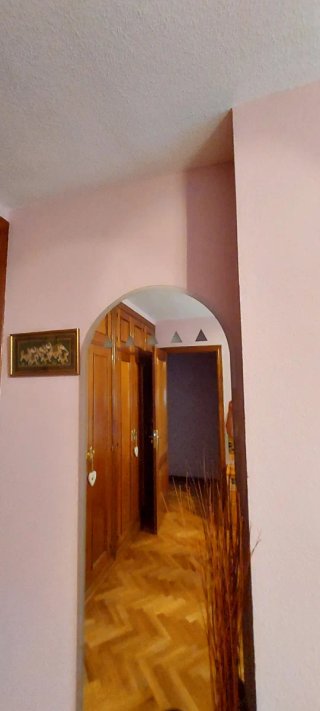 Specchio per camera da letto in legno e vetro