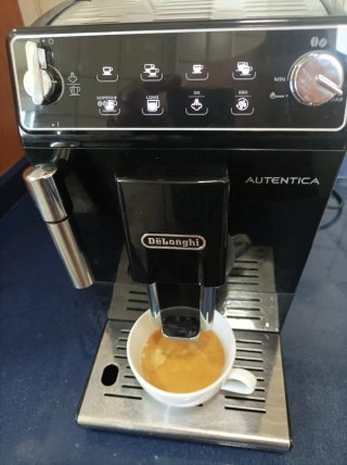 Cafetera Automática Delonghi Autentica Negra