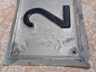 Placa metálica número casa antigua