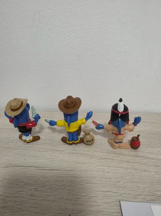 3 Figuras PVC Dolfi Novotel