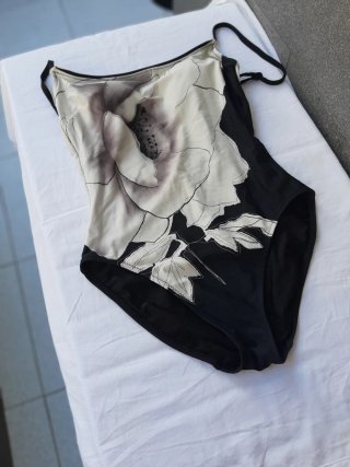 Bikini rosa strapless con cordones