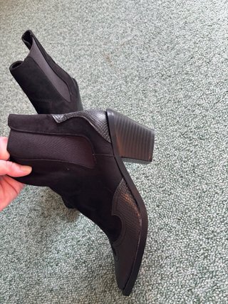 Botines de piel negros