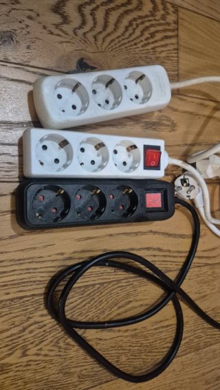 3 Regletas Eléctricas  3 Extension cords