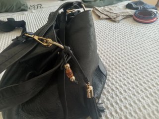 Bolso de piel marrón y negro