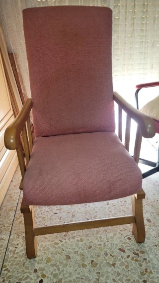 2 Sillones de tela y madera