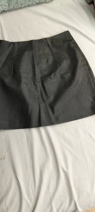 Minifalda efecto piel negra cremallera Talla S
