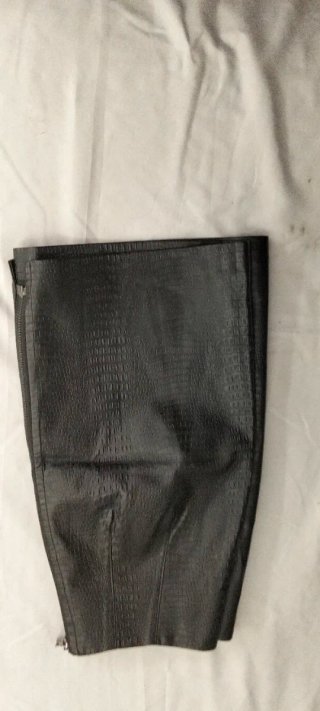 Minifalda efecto piel negra cremallera Talla S
