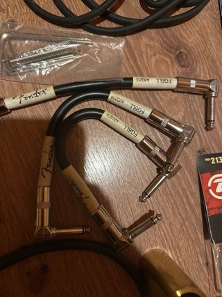 Lote Accesorios Guitarra: Afinador, Púas, Cuerdas