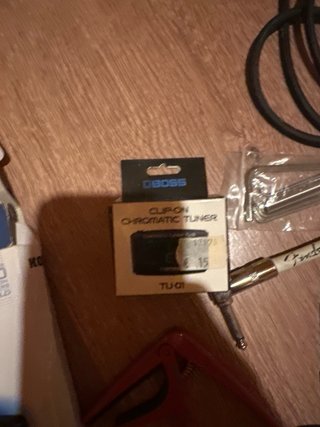 Lote Accesorios Guitarra: Afinador, Púas, Cuerdas