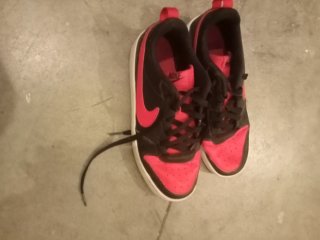 Deportivas Nike Negras y Rojas