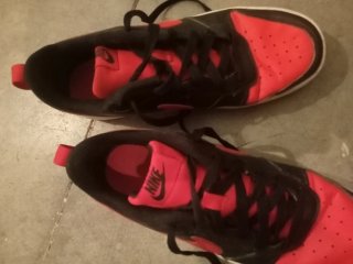 Deportivas Nike Negras y Rojas