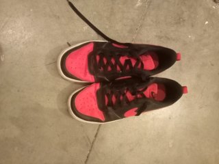 Deportivas Nike Negras y Rojas