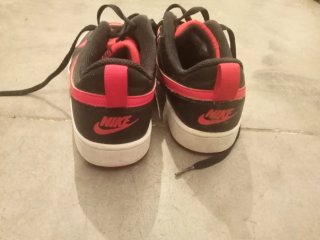 Deportivas Nike Negras y Rojas