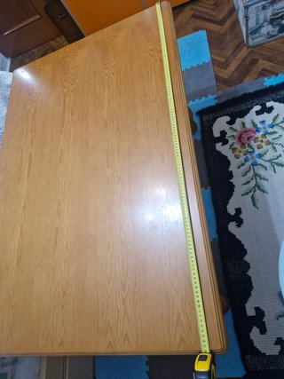 Mesa de comedor de madera