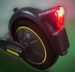 Monopatín Segway-Ninebot Max