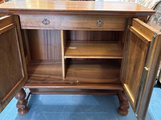 APARADOR / MUEBLE AUXILIAR VINTAGE