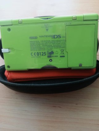 Nintendo DS Lite Verde Lima ORIGINAL + custodia + caricabatterie
