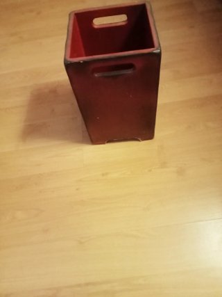 Paragüero de madera rojo