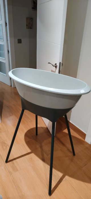 Bañera para bebé con patas