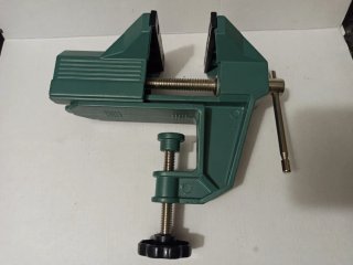 Tornillo de banco pequeño.