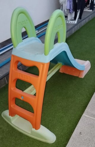 Tobogán infantil para piscina